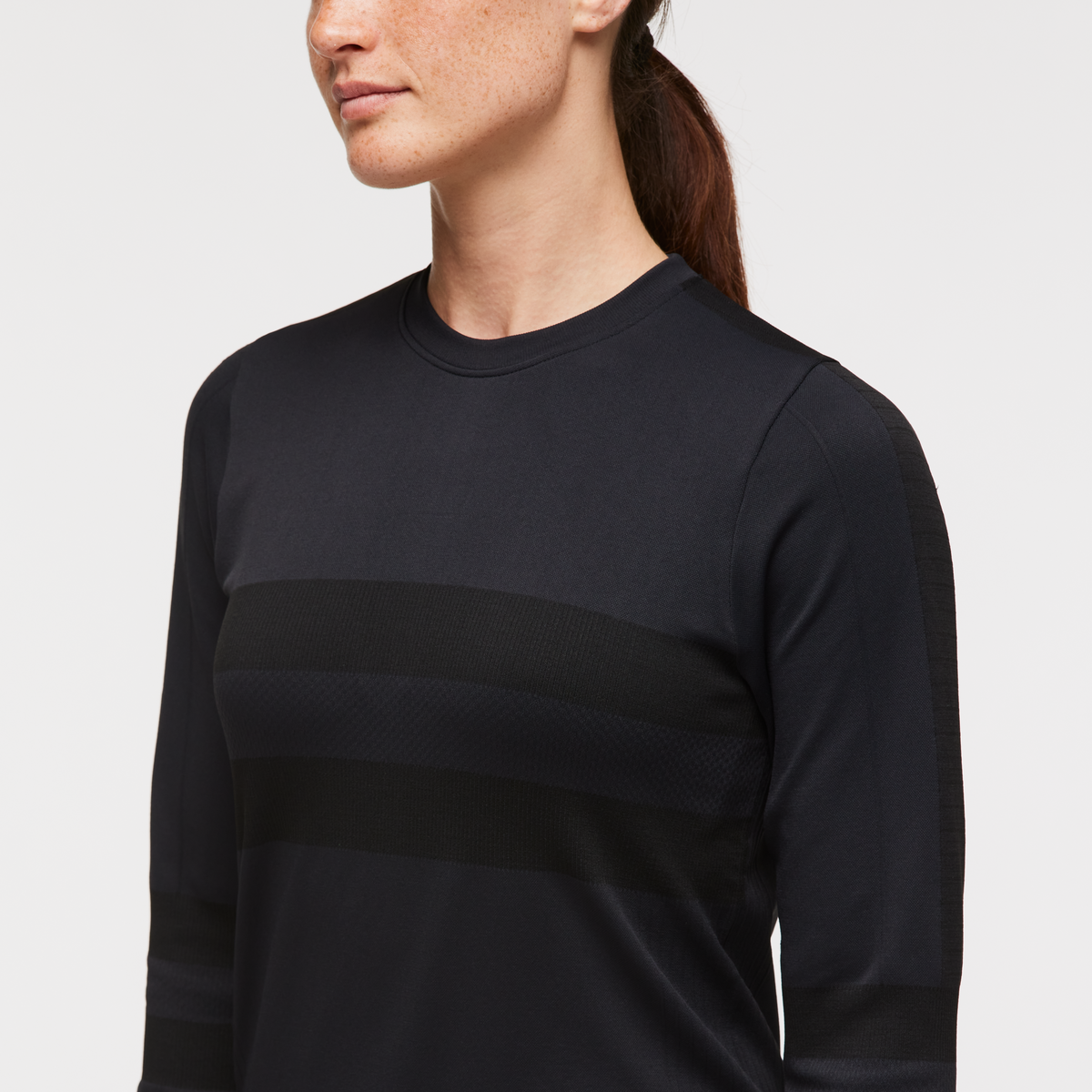 Debajo Seamless Baselayer Crew Women's | Comfortable Outdoor Top