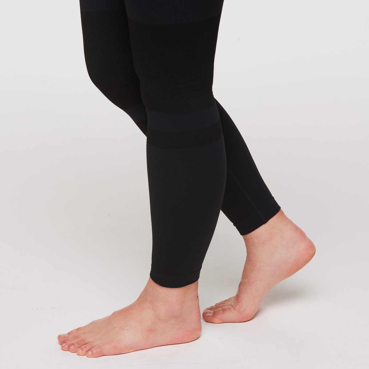 Debajo Seamless Baselayer Tight Women's | Versatile Outdoor Bottoms