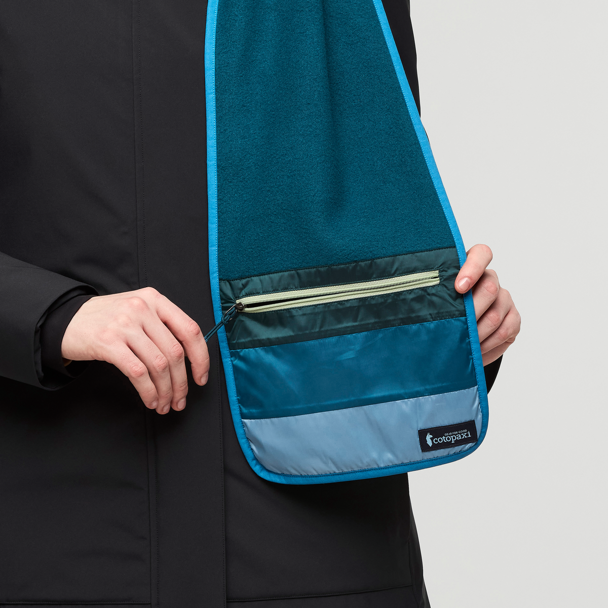 Teca Fleece Scarf | Cozy Outdoor Layer