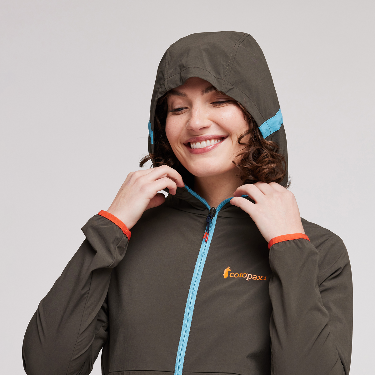 Vuelta Performance Windbreaker Jacket Women's | Versatile Outdoor Layer