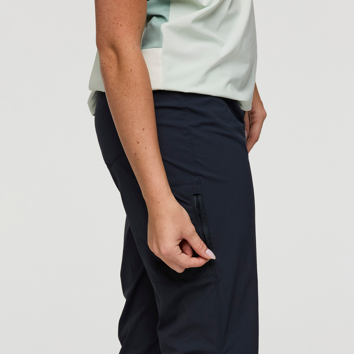 Coraje Tech Pant Women's | Versatile Outdoor Bottoms