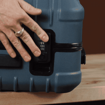 Coraza Suitcase Medium Checked | Versatile Everyday Carry