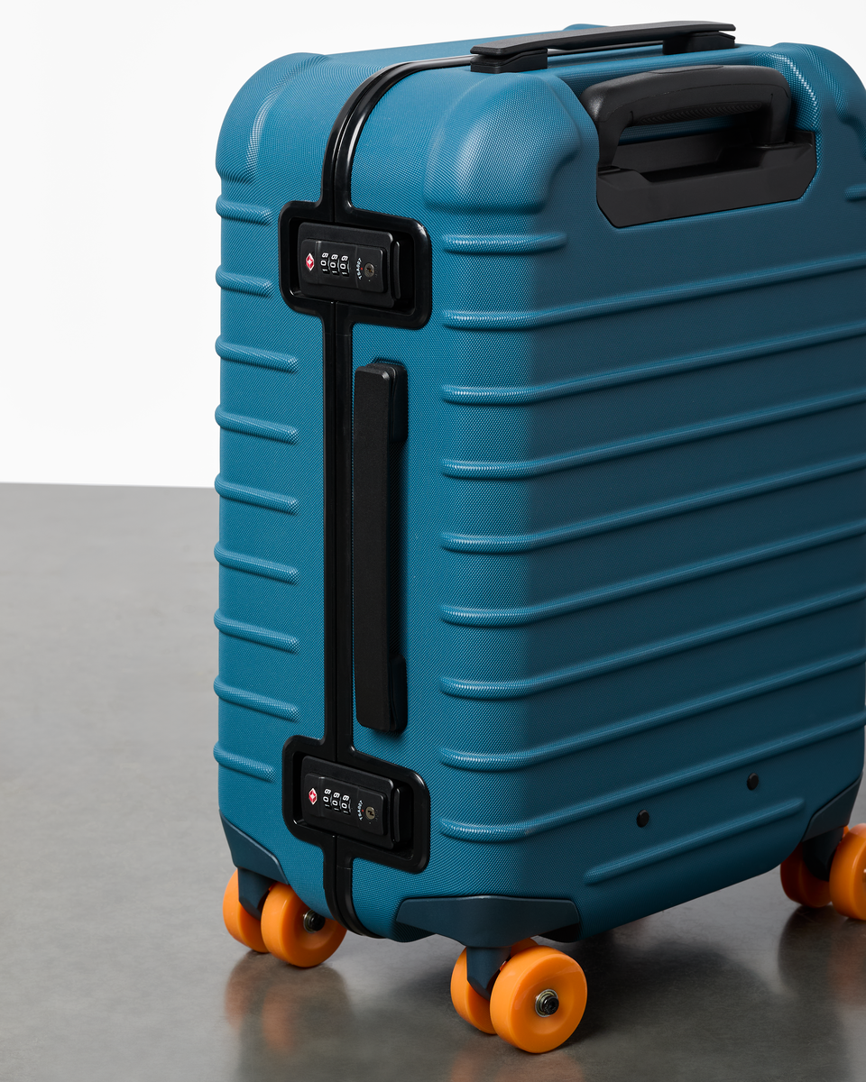 Coraza Suitcase Carry On | Versatile Everyday Carry