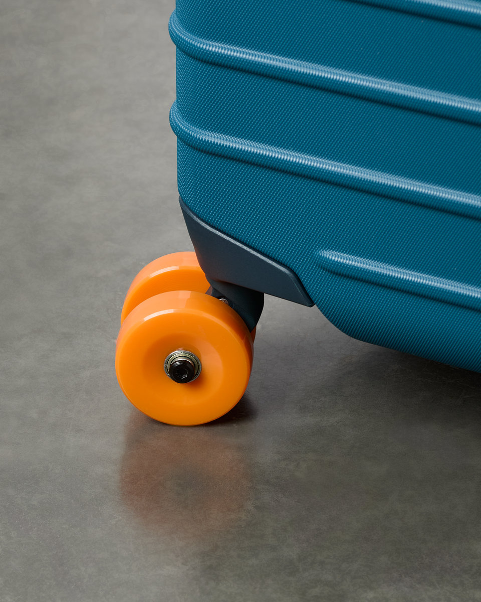 Coraza Suitcase Carry On | Versatile Everyday Carry