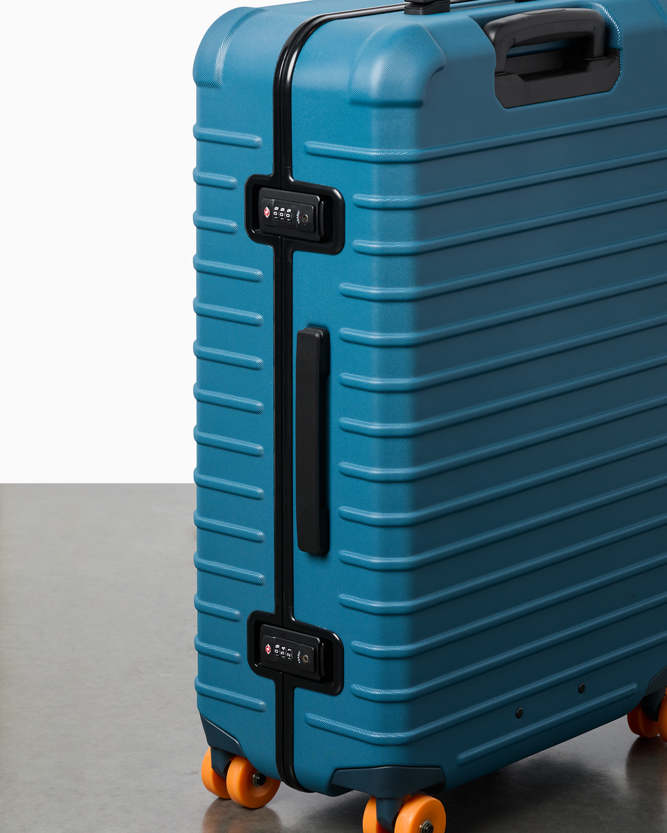 Coraza Suitcase Medium Checked | Versatile Everyday Carry