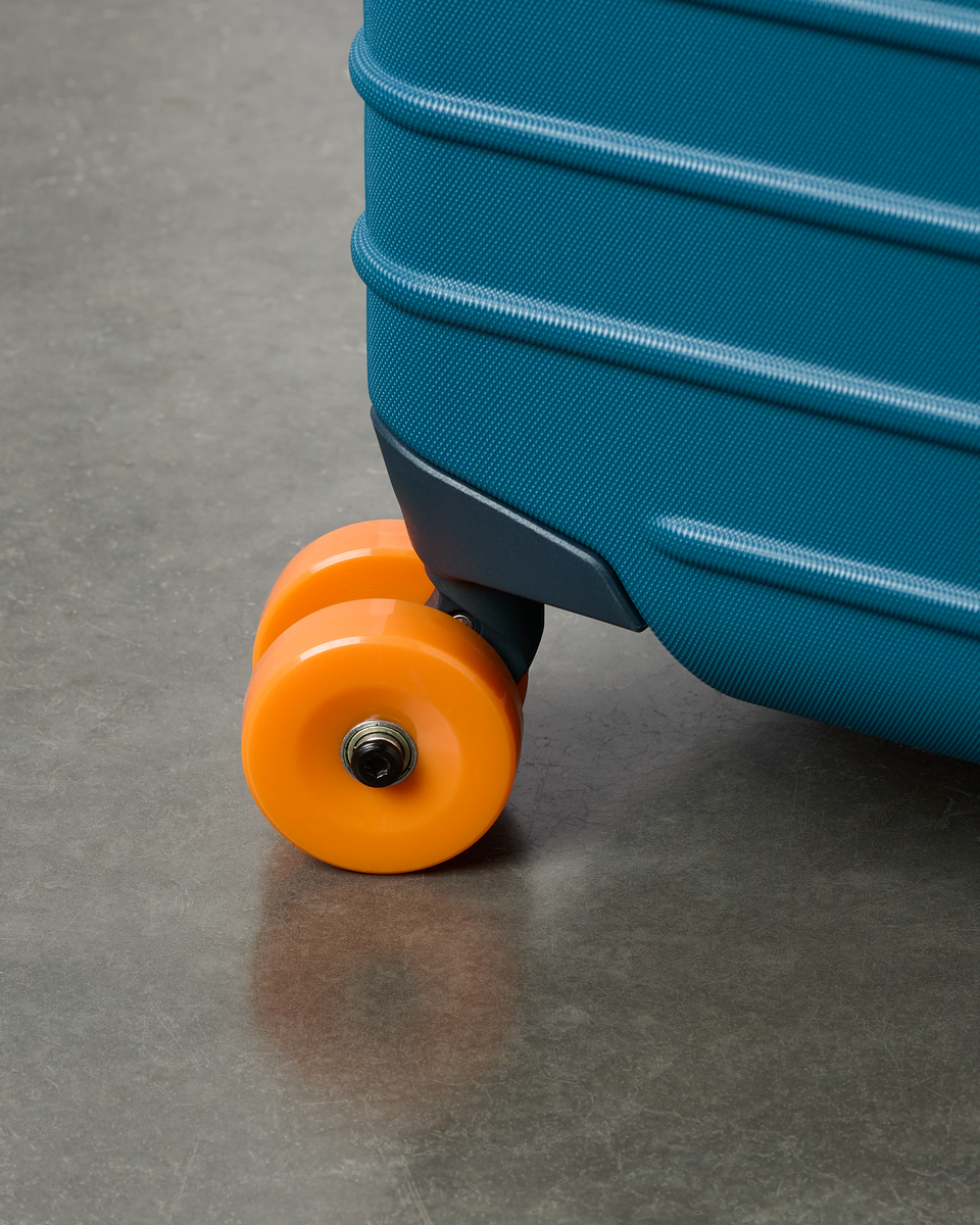 Coraza Suitcase Medium Checked | Versatile Everyday Carry